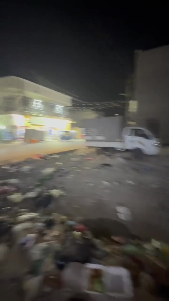 السلام عليكم للبيع بيت الدورة الزيتون السكني مقابل ماركت تودي مباشر بصف الركن ع شارع الرئيسي 50 متر طابو ملك صرف بناء من الكاع صب درجة اولى طابقين التصوير واضح كدامكم بدون مكتب دلال مالك المباشر تحويل ثاني يوم 2 نوم حمام مطبخ حولي منور البيت مدخلين حمام خارجي بيت فارغ كبل تستلمة وخدمات تبليط ورصيف جديد كامل


**إذا كنت صاحب هذا الإعلان وتريد حذفه لأي سبب، رجاءا أرسل رسالة إلى الدعم الفني**