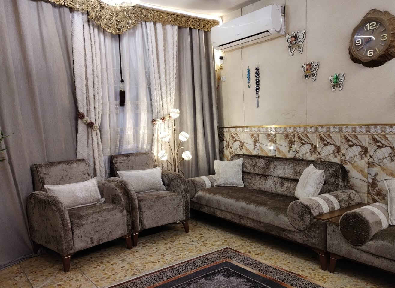 تخم ٨ مقاعد توصا موديل تركي مودرن تصميم حديث قوي تكمة ثكيل خشب بلوك اسود داير فريم اسفنج ظغط عالي مميز قماش تركي نوع خاولي استخدام قليل اخو الجديد شخط ما بي نظافتة ١٠٠ ٪ نظيف جدا مبي اي ضرر... ٥٩٠ وبي مجال بسيط للشراي


**إذا كنت صاحب هذا الإعلان وتريد حذفه لأي سبب، رجاءا أرسل رسالة إلى الدعم الفني**