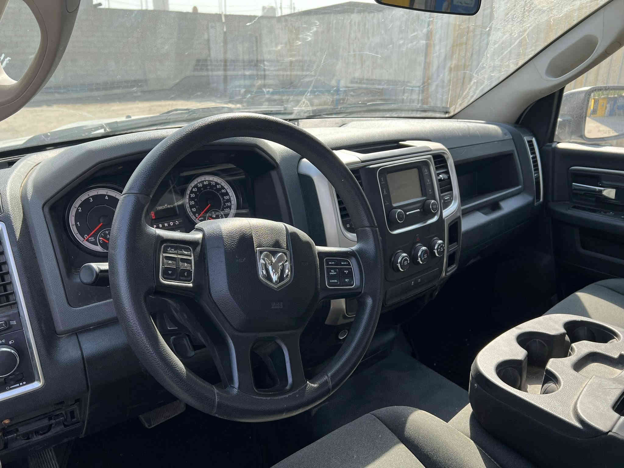 سلام عليكم 
دوج رام كلاسك وارد امريكي موديل 2023
بيةقطعتين مبدلات وباب نفس لون بلادي
شواصي ولغود مكفولات حت راديتر تبريد بلادي 
بدون ايرباك سيارة كاملة وكل نقص مابية كلش حلوة
مكينة 6Vسلندر مرقمة بغداد بسمي 
سعرة170$وبية مجال حك جيتك 
مكاني بغداد جسر ديالى الجديد 
***********
