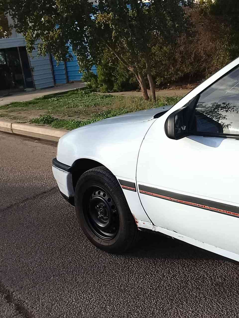 السلام عليكم فكتره موديل 1989 محرك 2000 رقم صلاح الدين إنكليزي. سنويه لل 29 
كهربائيات كلها شغاله  صدر امامي خلفي جديد  سعرها 32وبيها مجال ***********
