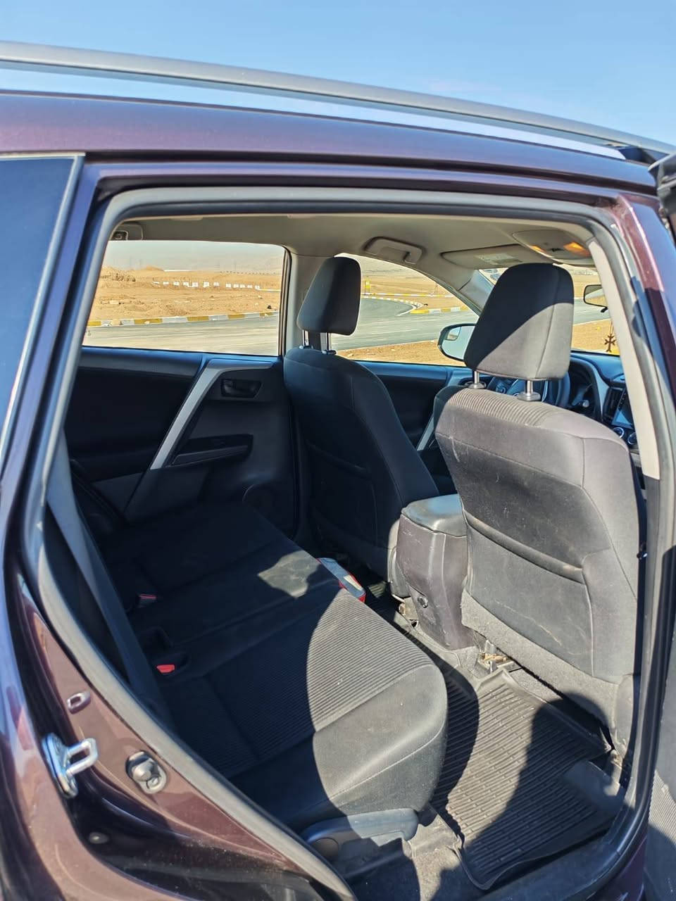 Rav4 2017 LE AWD
تويوتا راف فور ٢٠١٧ 

دفع رباعي 

مكينة ٢٥٠٠ 

كير مكينة تبريد ارباكات شرط 
ماشية١٠٠ الف ميل 

ثلاث مودات قيادة (رياضي، اقتصادي، اعتيادي) 

تحكمات ستيرن 

رقم دهوك (سنوية و هزة جديد) 

صبغ قطعتين بدون ايرباك شرط

طخم تايرات جديد صدر جديد 

للتواصل واتس *********** 

المكان دهوك 

السعر ١٤٨ ومجال
