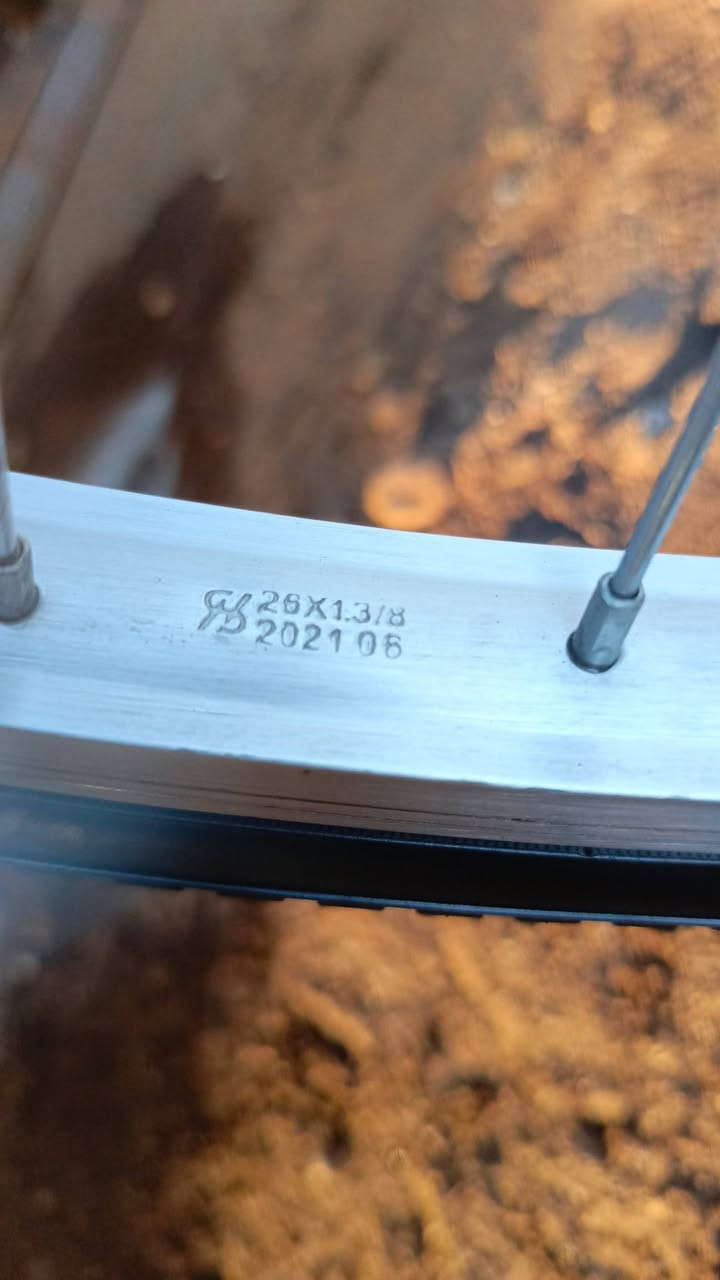 السلام عليكم باسكل بناتي موديل2021جديد نضافه 90 %السعر 190وبي مجال رقم الهاتف ***********وبي واتساب
