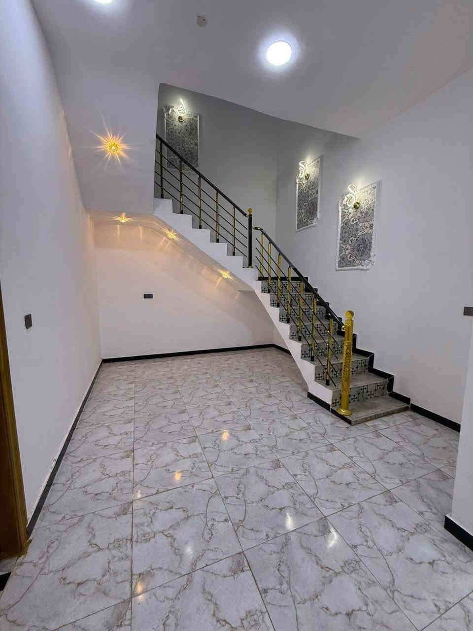 ♦️دار للبيع 🏠 دار للبيع♦️
ابي الخصيب محيله دوره ام زباله 30متر عن التبليط المساحه 105متر واجها 10  نزال 10طابو ملك صرف زراعي بأسم عراقي سند 25اصولي غرفتين وصاله ومطبخ واستقبال وصحيات شارع 8متر متوفر خدمات السعر 59 للتواصل واتساب فقط متواجد ***********
