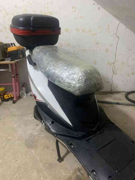 السلام عليكم 
ماطور شحن سكنس (للبيع)
موديل 2023
لون أبيض 
النظافة بعد احسن من الصور 
5 بطاريات يقرن 10ونص 
عل فحص 
السعر 350
العنوان الرمادي حي البكر قرب النادي الملكي 
للاستفسار الاتصال : ***********
