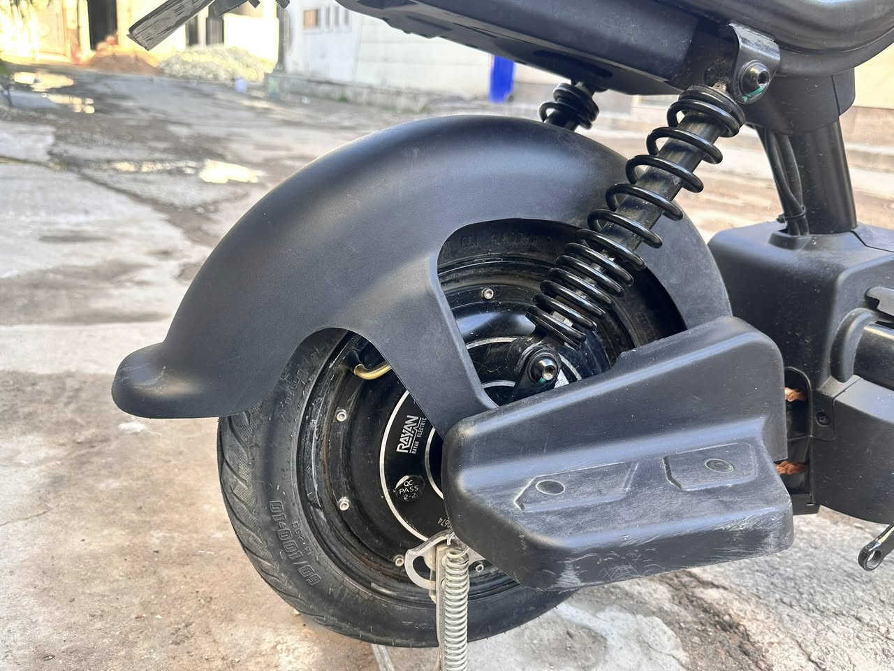 السلام عليكم
1-دراجه شحن للبيع موديل2024 
 دراجه نضيفه 
2-مكفوله كفاله عامه من الشخط والضرر دراجه فول الموصفات بصمه سويجن سله بايدر 
 نوع الدراجه ريان REAN 
بعدها زيرو ماشيه700 كيلو 
 بريكات جدد بل مكان 
تايرات جدد 
 اشاير يمنى يسرى 
هورن 
لايتات 
3 سرع
سرعه 40 حقيقي 
هورن 
 شحن مالتها ساعتين 
يطول 20km
4 بطريات 
سعر 335

بعدها بوضع الشركة 
رقم الهاتف 

***********
مكان زيونه

غير متواجد فيس

ملاحضة سله بايدر تجوه ماشادهن بس موجودات
