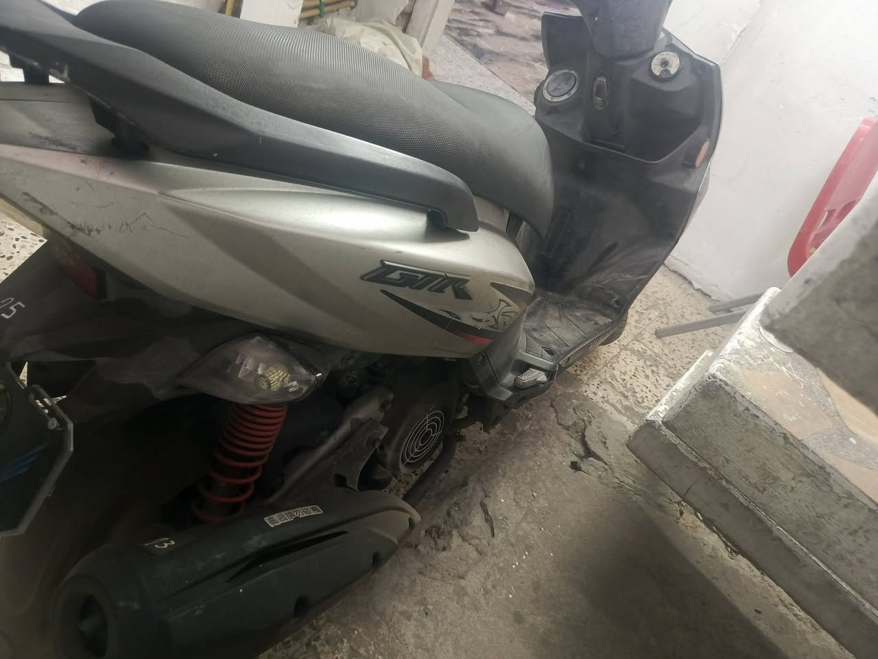 سلام عليكم دراجه جيتي ار رمبه دراجه مكفوله من كل شي كهربائيات شغاله كلها دراجه مكينه  خرسه مامفتوحه بلادي صار يومين من نزلتها من الرمبه سعر 1,200 
***********
