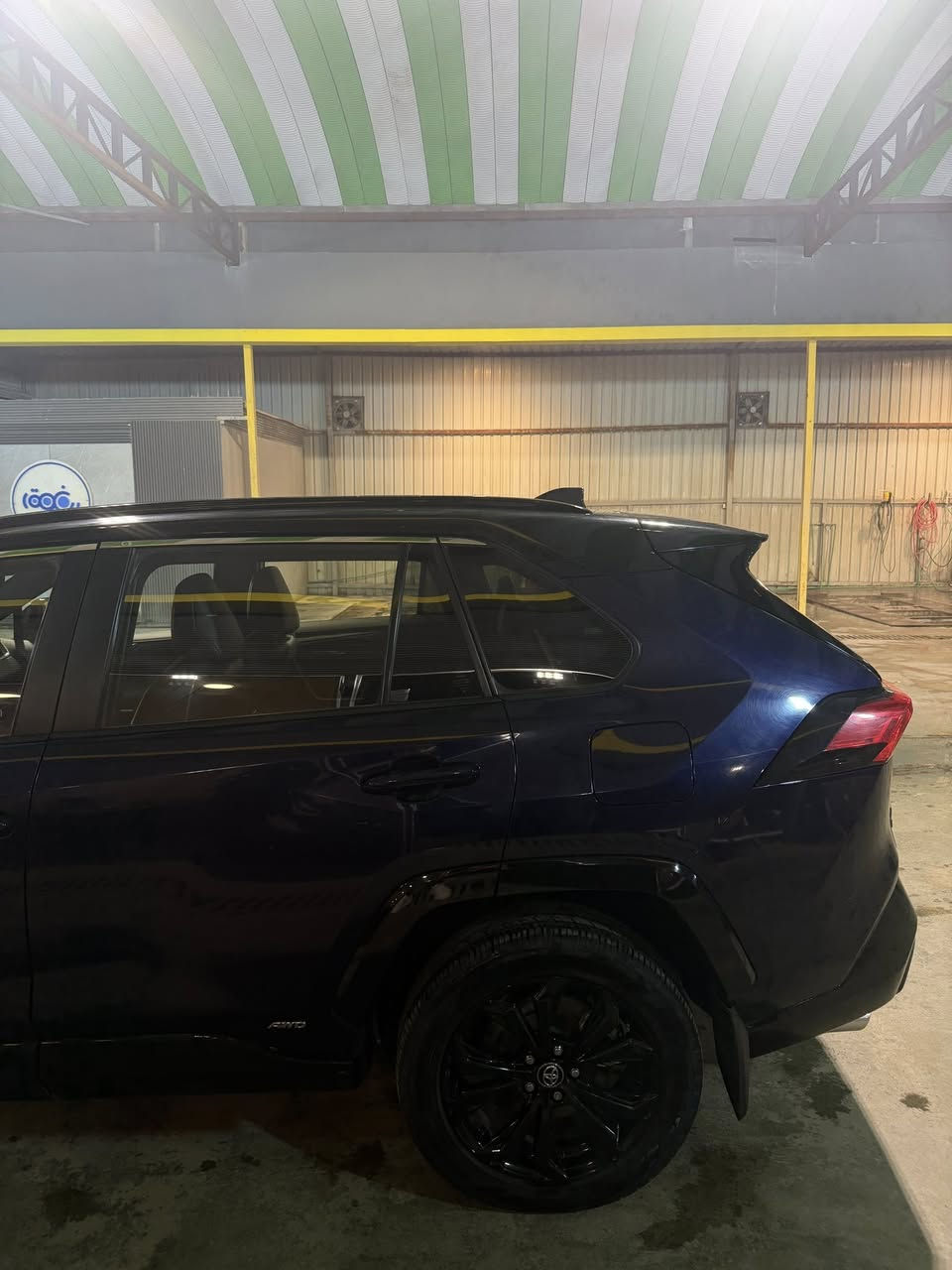 السلام عليكم

Toyota RAV4 Plug-in Hybrid(2023)

* صرفية ممتازة لأن تشتغل كهرباء وبنزين

    محرك 2.5 لتر 4 سلندر + نظام هايبرد قابل للشحن
* القوة تقريباً 324 حصان  
* دفع رباعي AWD
* تسارع 0-100 تقريباً خلال 5.4–5.8 ثانية  
ماشيه 67 الف كيلو 

***********
مكان بغداد الدوره
