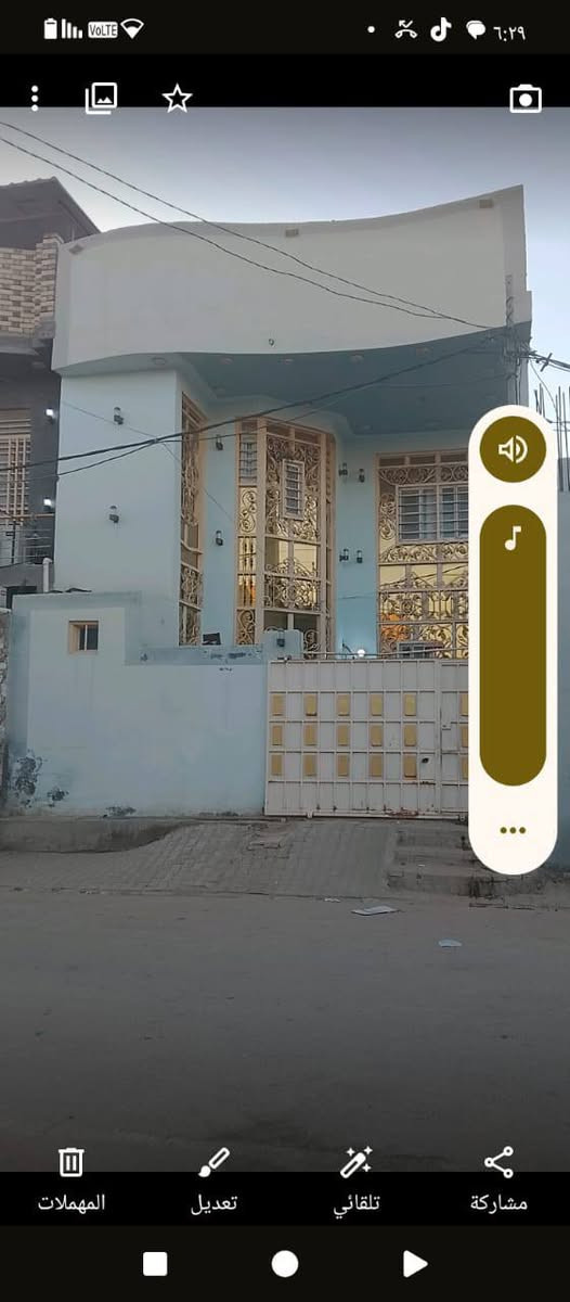 السلام عليكم بيت للبيع طابو صرف 150م طابقين 
حي ميسان قطاع 85 شارع 12 ثالث بيت عن الشارع التجاري 
طابق الاول يحتوئ عل  استقبال وصاله ومطبخ  و3غرف نوم صحيات خارجيه و داخليه طابق ثاني يحتوئ 2غرف نوم +صاله +صحيات  للتواصل اكثر على الرقم ‏‪***********‬‏
