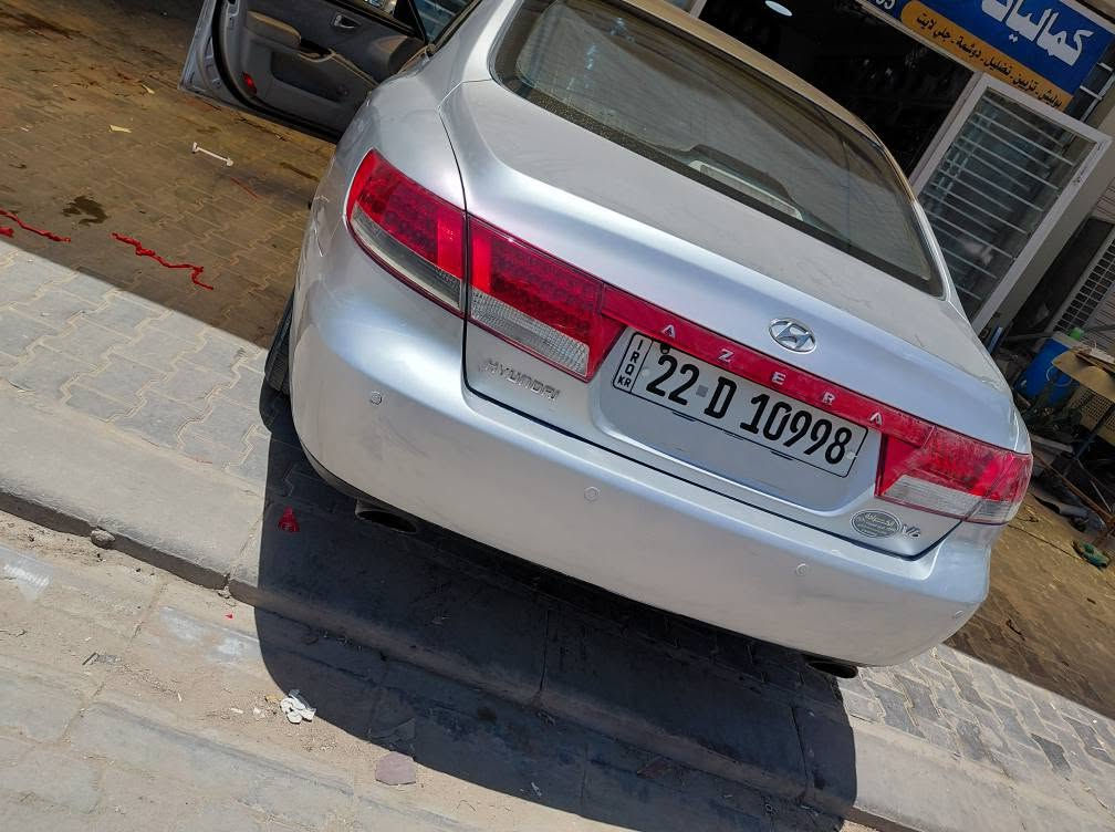 للبيع هونداي ازيرا موديل ٢٠٠٨ خليجي السياره كفاله من الضربه بيها صبغ صفحه السايق والبنيد فقط جراد  كير محرك  كفاله  تبريد البارحه عطل عندي تريد اسوي تريد تكطع فلوسه  جديده السياره بمعنى الكلمه  السعر ٨٠  وبيها مجال مكان نجف  رقم اربيل السياره  للاتصال ع الرقم *********** النجف, العراق
