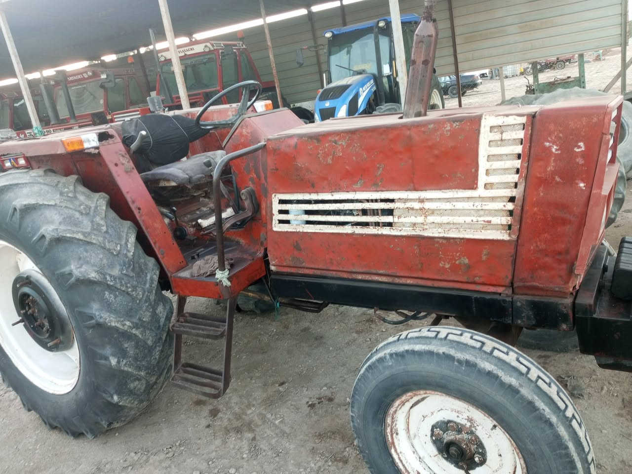 للبيع فيات 780مكينه حلوه علا وضع الشركه كير واكسن وهودرليك وهوزنات علا وضع الشركه محرك بيها الجديد لاتنقيص ولابخار مقدم علا وضع الشركه المكينه ارقام وسنويه 
سنويتها ضايعه ومالكه يمي 
العنوان بابل الحمزة الغربي 
***********
