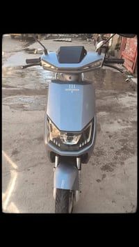 دراجة للبيع . سرعة 57 . 3 سرع . قبل شهر بدلت البطاريات . 07706368938