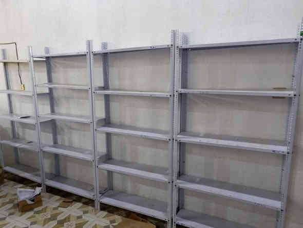 سلام عليكم للبيع رفوف العرض 25سم الطول متر الارتفاع مترين. العدد 10 النجف حي النداء وتساب ***********
