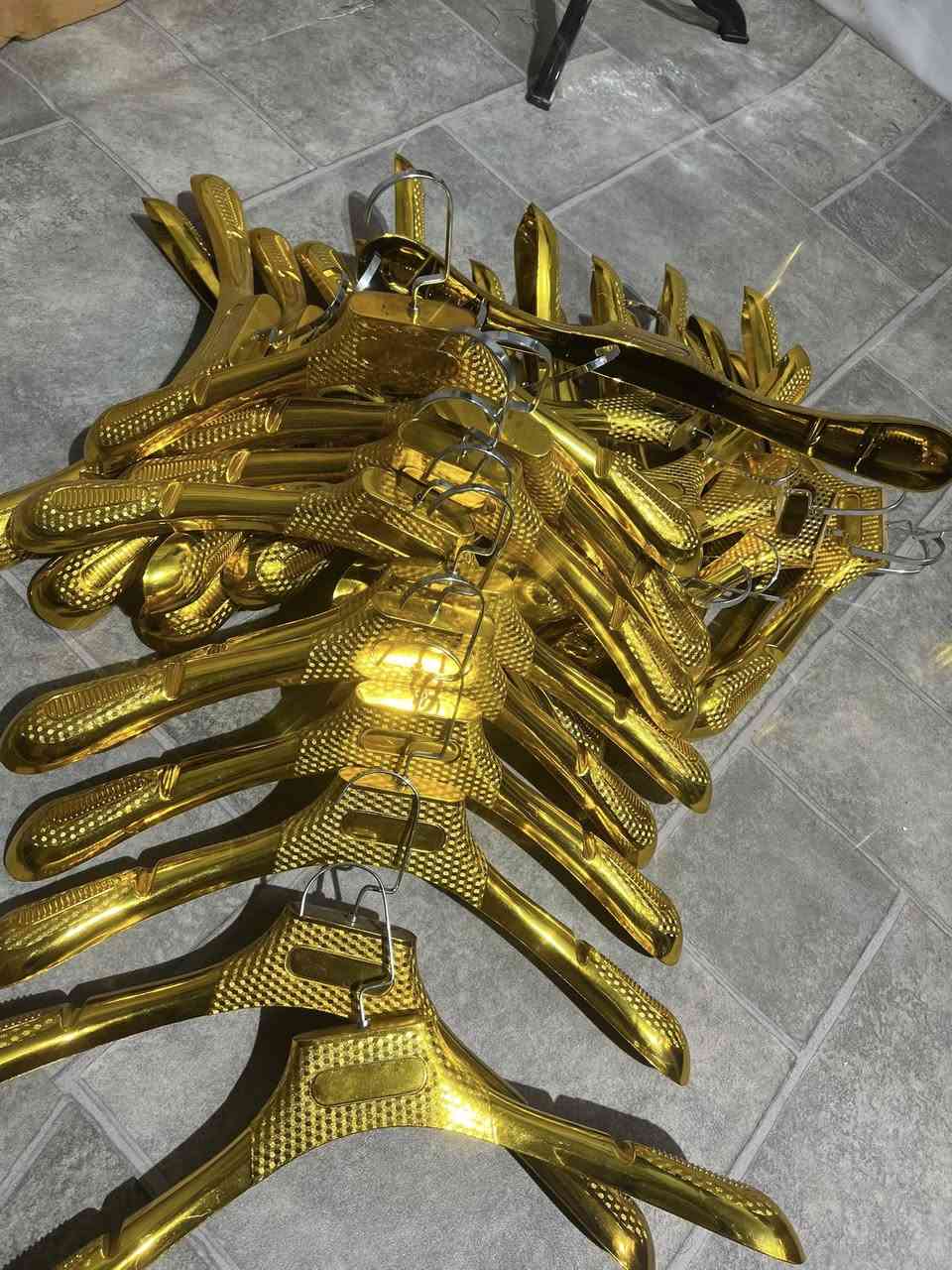 سلام عليكم ملكانه للبيع معا تعاليك عدد تعاليك ملابس ٣٠ تعلاكه وتعلاكه بجايم بطرون عدد ١٥ اطي سعر وبالعافيه كلهن جدد ما مستخدمات للستفسار ***********
