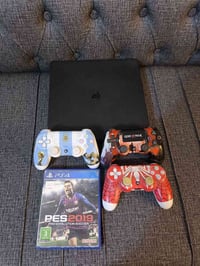 بلي ستيشن 4 نضيفه جدا بس يحتاج تحديث  العنوان بغداد الورفلي واتساب 077...