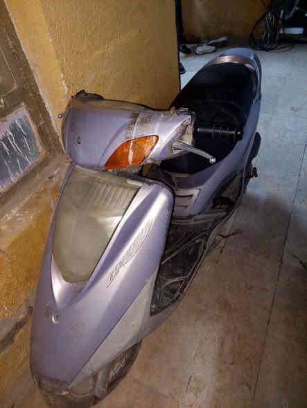 سلام عليكم دراجه بريز للبيع نضافه الكفرات 50% محرك مجفت قبل سبوع مسحوكه وكامله ما نقصه شي فقط باتري شدله وطلع بيه اني ابيع كوم حديد الدراجه شغاله ما بيه شي وين ما تريد روح بيه روح وكفلك حلال وحرام فقط 
العنوان بغداد مدينه الصدر 
الرقم هاتف ***********
السعر 350 وبيه مجال بصيط كلش حك جيه
