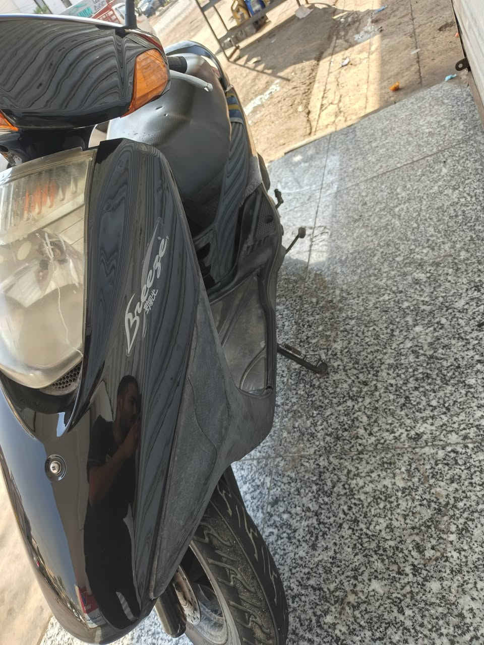 السلام عليكم بريز للبيع 
دراجه كلش جديده نكره أي نقص مابيه شلعه معدل يخبل
مكينه خرسه جيبلك فيتر وتعال 
سعره 575الف وبيه مجال بسيط
***********
