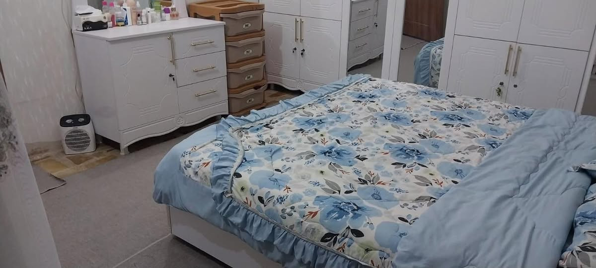 🏘🏘بيت للبيع ديالى خانقين / حي رمضان خلف جامع حجية كافية مقابل مدرسة جديدة قيد الانشاء مساحة 127متر طابق ونص  طابو صرف 
طابق الاول 
1 غرفة نوم واستقبال وصالة داخلية ومطبخ ومجمع صحيات داخلي وخارجي 
طابق الثاني 
1 غرفة نوم وصالة 

السعر / 75 مليون بي مجال 

للأستفسار اكثر اتصال بالارقام فقط 
***********
***********
مكتب فريا موفق للعقار
