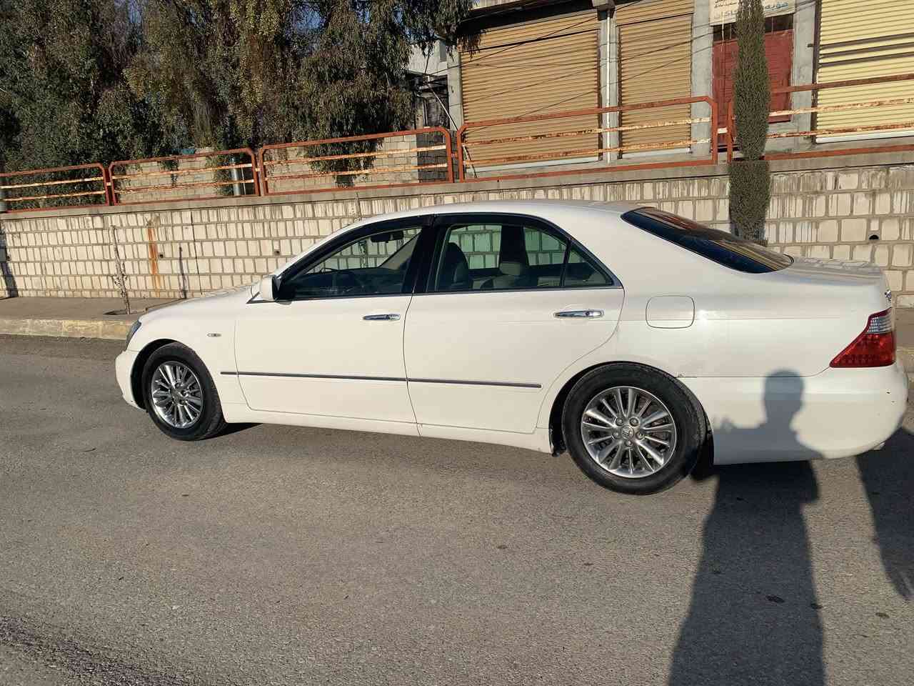 شاینە مۆدێل 2007 بڕاوە
180گەورە بە بچوک

سێ دوگمەی ناوزەرد ساج مەلەکی

ئاوێنەکارەبای

ڕۆنی گێروو مەکینەی گۆڕاوە

جامەکانی هەڵ گیراوە

ساردوو گەرمی بەسراوە

بەسمە ڕەساسی

 

بەس شوێن موسەکانی بۆ یاخە

گێڕو مەکینە بە شەرت

یەک دینار فەسرە فی تیا نیە

شوێن ـ. سەیدسادق

ژ.م *********** ڤایبەر وەتس ئاپ
