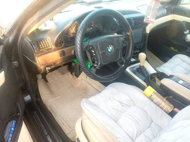 السلام عليكم  للبيع او مراوس بX6  خفاش حجم 744اصل محرك 8سلندر مسكر موديل 97محدث 2001فول مواصفات مرايات غلاب كشن كهرباء جنطه شفط فتحه سقف شاشه كامره تحكم ستيرن مصبوغه عام جماليه رقم سليمانيه بسمي شرط تحويل ***********
