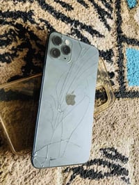 ايفون 11 برو ماكس بطاريه 81 جهاز علا وضع الشركه فقط مبذل شاشه اصليه مط...