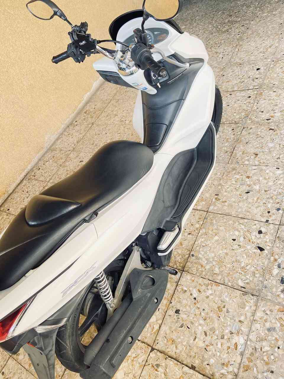 سلام عليكم
دراجة PCX جيل اول ياباني سويجات اثنين موجودات حتة الكتلوكات موجودات  الدراجة نضيفة كفرات كلة بلادي

دراجة ماشية 18الف حقيقي صارلهة شهرين من نازلة رمبة

حساس ازدحام ستان كهربائي دراجة نضافة فول 

سعر 15/$ورقة وبيهة مجال 

مكاني بغداد الزعفرانية 

***********
