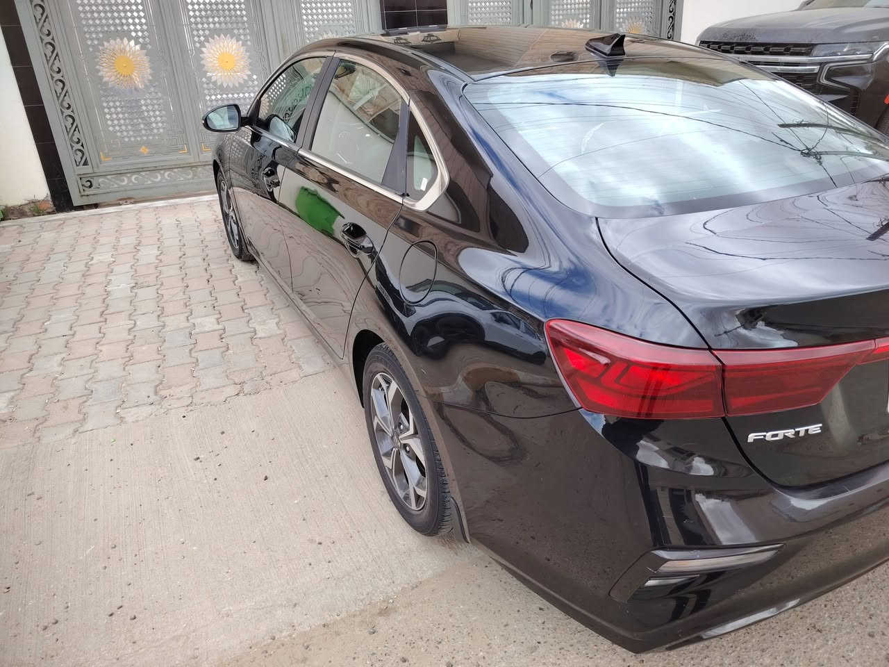 سلام عليكم k3 كي ثري للبيع موديل 2019  لون اسود وارد  امريكي ضرر يسيط
محرك ٢٠٠٠ دوش سيارة جديدة بمعنى الكلمة
مواصفات فول تحكم ستيرن
3 وضعيات قيادة 
كشنات جلد
تحديد سرعة
كامرة دوارة تحكم بالكامرا
عداد سرعة ديجيتال
لايت LED 
شاشة اعطال
تبريد قطعتين مناخي
4 دسكات ايبيسي
اشاير بالمري 
حساس ضغط اطارات
كير طيارة مع شاشة اضاءة للنمر
 6 ايرباك
فول تحكم
رقم بغداد
السعر 140 بيها مجال
مكاني انبار قضاء هيت
للتواصل 
***********
