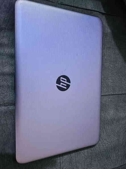 لابتوب HP
بروسسر سليرون 1600
رام ٤ كيكا
جيل الثالث حاسبه
كيبورد عاطل فقط 
سعر75 
***********
