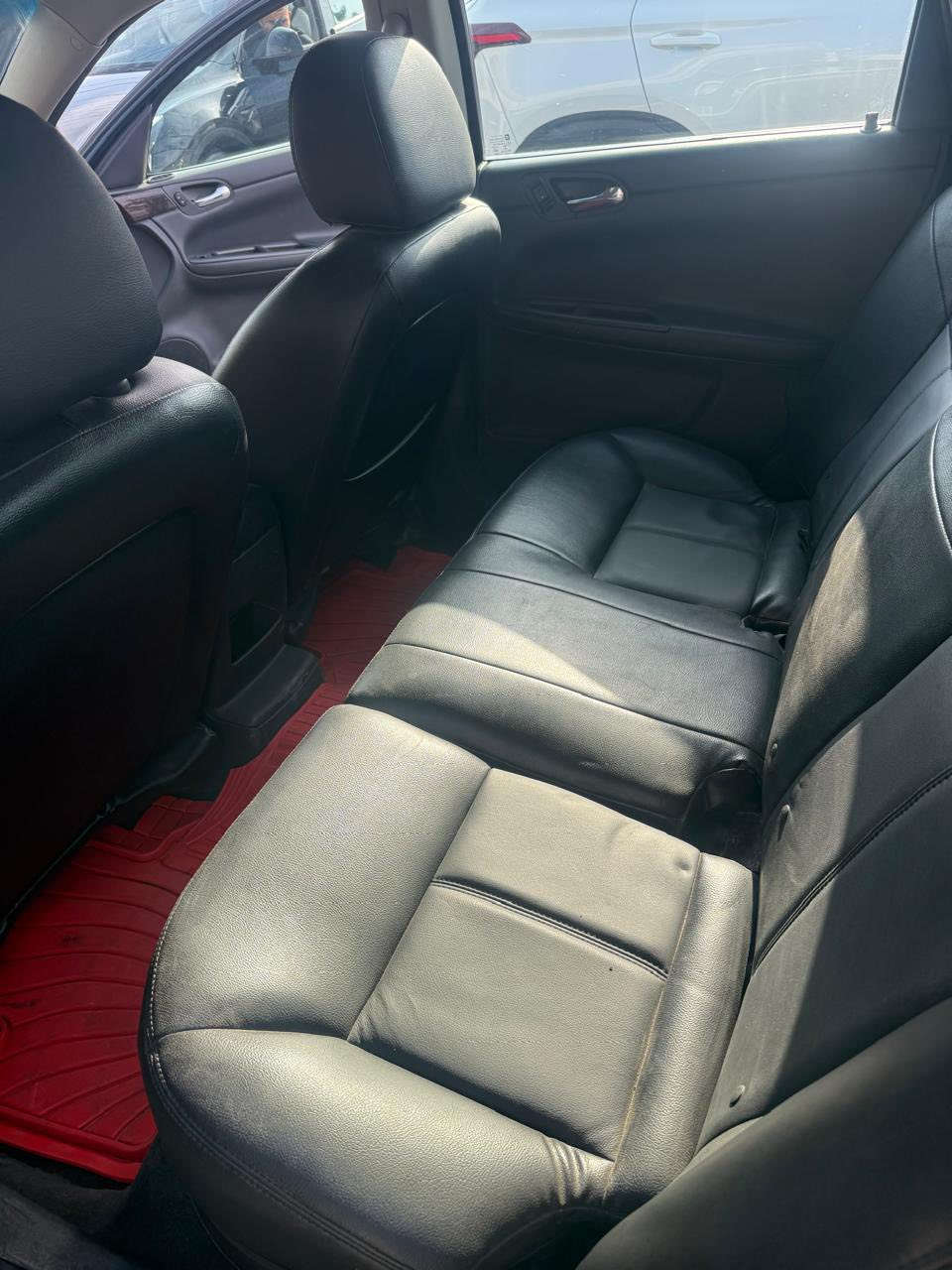 السلام عليكم..
امبالا LT رقم بغداد انكليزي باسمي 
2016 جديده جدا حادثها جاملغ وبنيد ولاقطعه صبغ فقط دعاميه للجماليه كشنات جلد 
كير ومحرك جدد مشدودات  وضفيره جديده 
ومنظمات تبريد وراديترات جدد
صدر امامي خلفي نظافه 100/100 تخم تاير جديد مناقصها ولابرغي والصور كدامكم 
السعر 125 ورقه
***********
