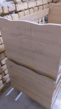 سرير وهزاز طفل مستخدم قليل فقط
يحتاج الئ قاعده السعر (85) وبيه مجال 
الرقم ***********
