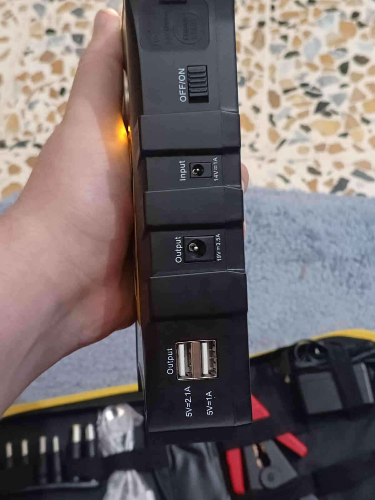 هذا المنتج هو شاحن بطارية طوارئ للسيارات متعدد الوظائف، من طراز GFP-31 من EMOVELA.
يستخدم لتشغيل بطارية السيارة في حالات الطوارئ.
يعمل كباور بانك لشحن الهواتف المحمولة والأجهزة اللوحية وأجهزة اللابتوب.
يأتي مع مجموعة متنوعة من الملحقات، بما في ذلك كابلات توصيل البطارية (الجمبر) ورؤوس شحن متعددة.
يتضمن أيضًا شاحن جداري وشاحن سيارة وحقيبة تخزين قوية 
ال سعر 60وبي مجال 
يوجد توصيل 
***********.فهد 
***********.حمدون 
العنوان صلاح الدين قضاء العلم مجاور  دائرة الأحوال المدنيه
