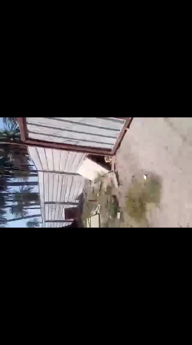 دونم وبي بيت هيكل 
 ومطبغ وغرفتين نوم 
وخدمات كاملة مي وكهرباء وانترنت ومي سقي 

العنوان هور رجب قرب مجمع البصمة 

طابو زراعي على 25 

خابر ودتلل ***********
