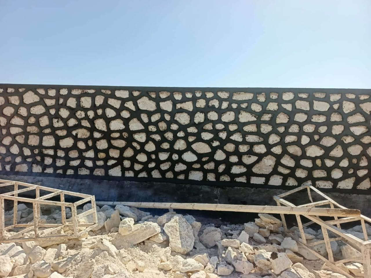 بناء الحجر شغل درجة اولى بيوت اسيجات ارصفه شلالات أساسات جميع انواع البناء رقم  ***********
