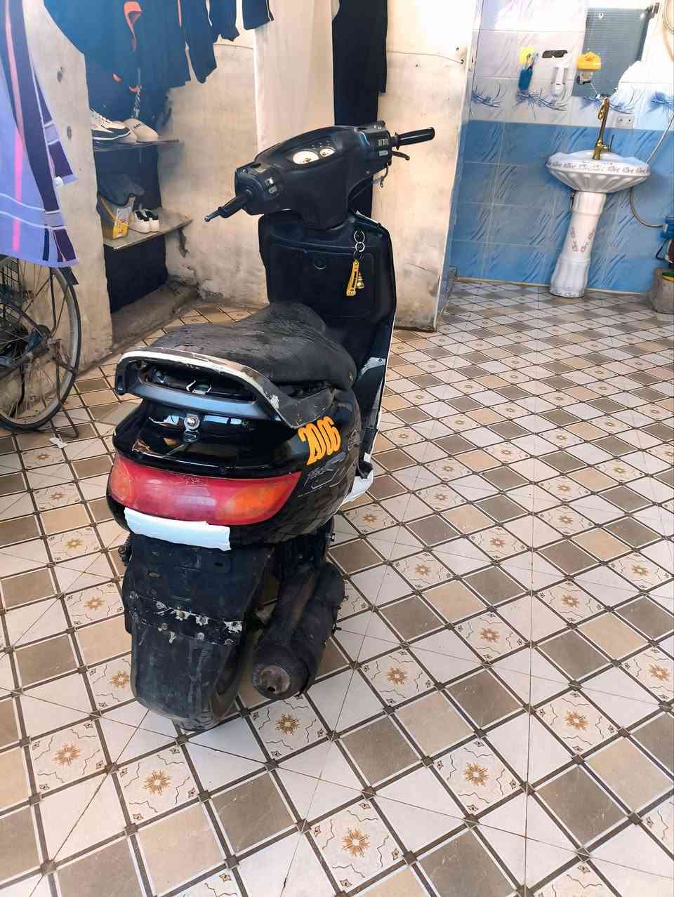 سلام عليكم
دراجة فورتي..

الدراجة نضيفة ول محرك خير من الله ناقصهة فقط باتري وشوية تعديل عليهة اماا الباقي كلشي نضيف هندر واحد الدراجة تشتغل.. رقم الهاتف ***********

المكان/ كاطون الرازي/قرب حسن ابو الكاز
