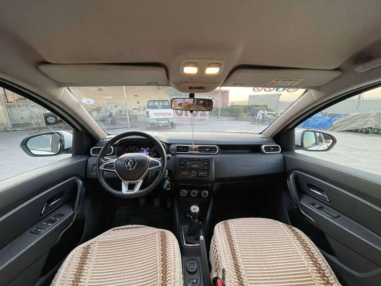 رينو 2018 كير عادي. بدون صبغ بدون    رقم سنه وية جديد رقم موبايل***********
