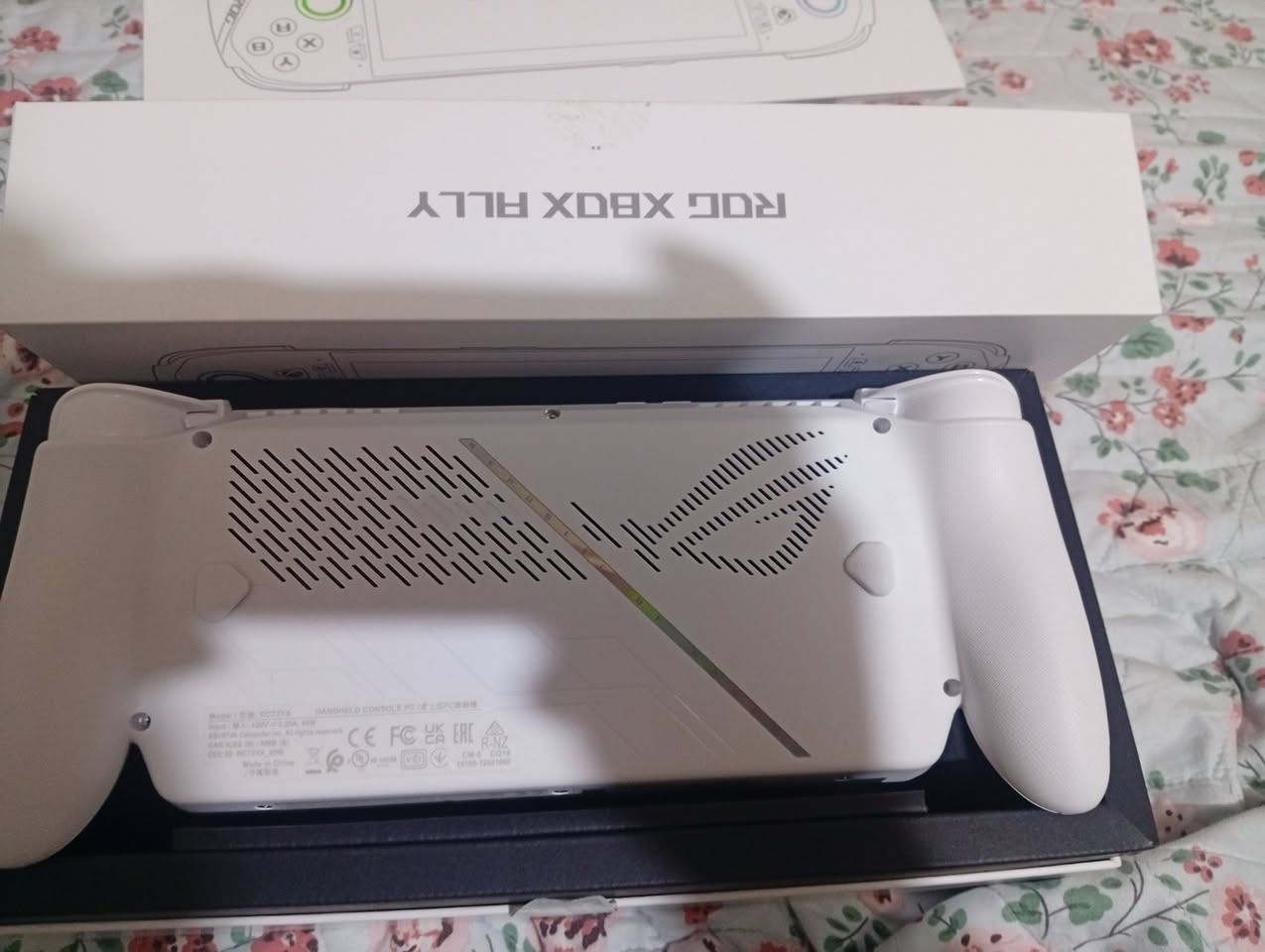 روج اكسبوك الاي اكس ROG Xbox Ally X  للبيع فقط توصيل موجود اشتريته جديد اشتريته جديد بيوم 20 من رمضان الجهاز حتى ماصارله شهر 

واتساب
***********

السعر 800 السعر ثابت
