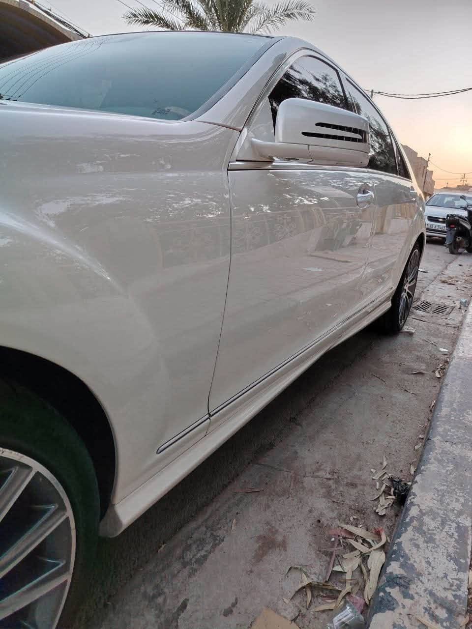 مارسدس / S 350 لارج باب طويل
وارد خليجي 
موديل 2010 تكمه وسنويه / فول فول مواصفات 

🟩 السعر  اتصل او دز رساله وشلع عيوني 

لون أبيض

تخم تاير جديد قبل سبوع شادهن

(السياره رقم سليمانيه دولي هزه وبراد كله جديد قبل يومين كملتها) سياره سمي مباشر

شرط التحويل 

... مواصفات السياره ...

تظليل بسنويه 80 بالميه بي سنه كامله

محرك 6 سلندر المرغوب حجم 350

بنزين

كير أوتو تعليك

بانوراما 

جكات

ناضور ليلي

بصمه

أبواب شفط

جنطه شفط

ثلاجه بالجكمجه

سايد بريك بصمة تلفون ماوس

5 بردات كهرباء ستيرن كهرباء

تبريد ديوولت

شاشات خلفيه
ميز طعام

مقاعد كهرباء + تدفئة تبريد 

الخلفي تدفئه تبريد كهرباء

هتفونات الشركه مع الكتلوكات موجوده

داخل اسود بلاد مطعم بالصاج

لايتات زنون داينمك

مري شفط وقلاب + أشاير

زراك لايت

مري عاكسة بچم لد بك لايت لد 

ماوس 3 وضعيات قيادة

خزن ميموري

سستم سماعات هارمن كاردون جي بي اس

حساسات امامي خلفية رادار مثبت سرعة

3 قطع تبريدانارة الداخل والدشبول متغير 

شاشة متحركة
تصعد الجام وتنزله عن طريق الريمون 

(وبعد بيها هواي مواصفات)

السياره كفاله من البارد والصبغ والتبديل 

صفر مسج

كت AMGصل حته الداخل مختم 

وشرط كشرها مال 2020

والسياره كامله ولكمال لله وشرط ترايهه من زاخو للفاو ، ستوه داخله هزه يعني بدون نقص

وبالعافيه ع الياخذها .. متتقارن بالمتعوب 

مكان السياره  وكربلاء /
سعر تصل او دز رساله شلع عيوني

رقم ***********
