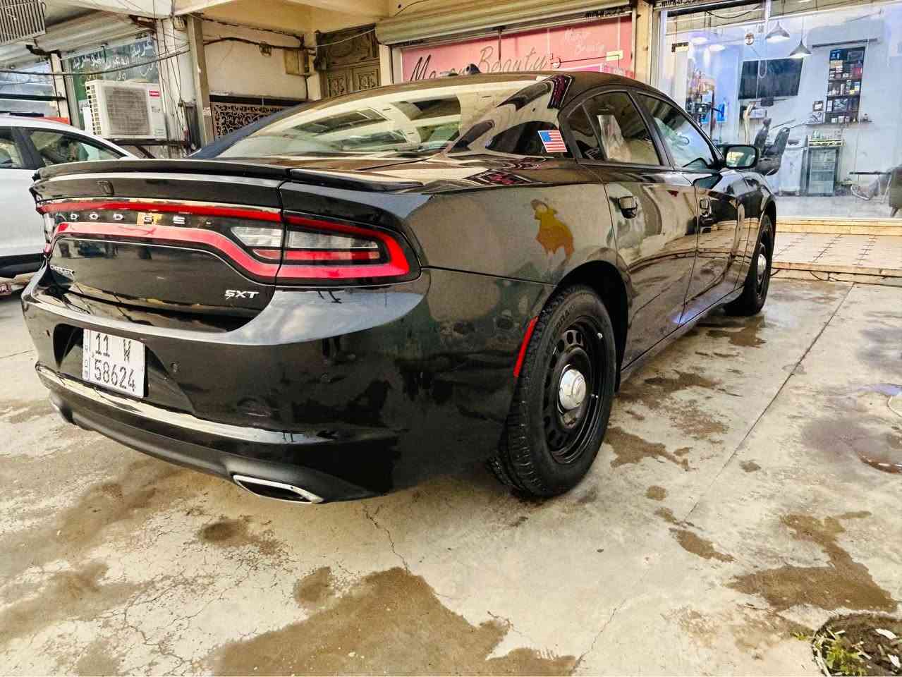 دوج جارجر بولسي فور ويل مديل 23 
بدون ايرباك جاملغ خلفي صبغ وقبق جنطه مبدل نفس الون 
سياره جديده معنه الكلمه 
لات زنون بلادي رادارت خلفي وجانبي 
كشنات جلد السياره ماشيه 40 الف ميل 
العنوان بغداد القاهر 
***********
السعر. 215 وبيه مجال قليل بغداد, العراق
