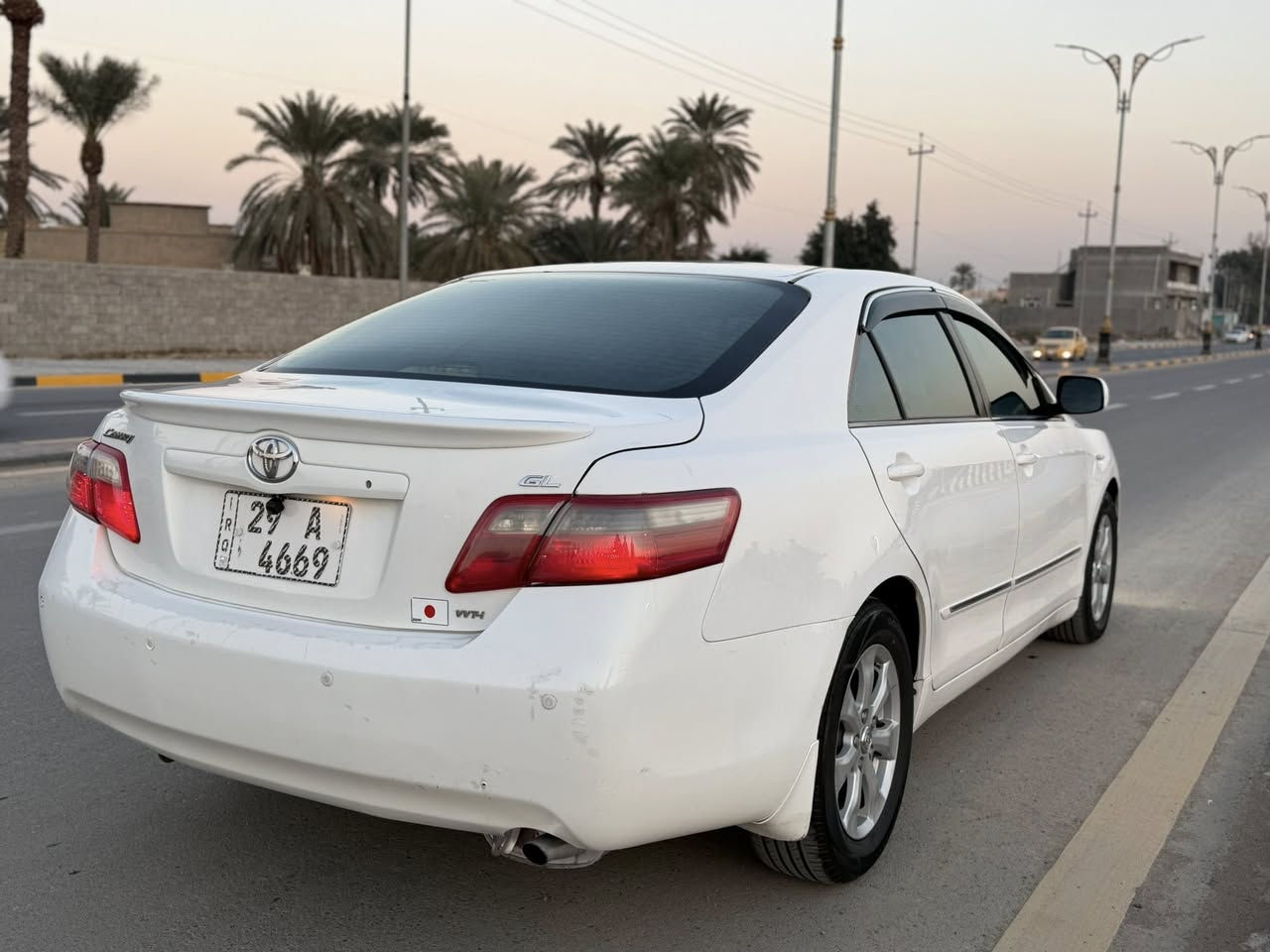 سلام عليكم اخوان🤍
كامري فئهGLأ  2008 كفاله عامه شرط السونار 
رقم واسط انكليزي (باسمي) سنويه لغايه 2027 هزه ورقم وسنويه جديد تحويل مباشر ماشيه 180 km مكينه وكير مكفولات لا تنقيص ولا بخار شرط حداديه امامي خلفي كارتون كله جديد تخم تاير جديد دواخل جدا نضيفه منضومه لايت زنون تبريد ثلج تدفئه شغاله السياره عليه ادامه كامله من كلشي 
العنوان واسط 
السعر 112 وبيه مجال 
رقم الهاتف ***********
