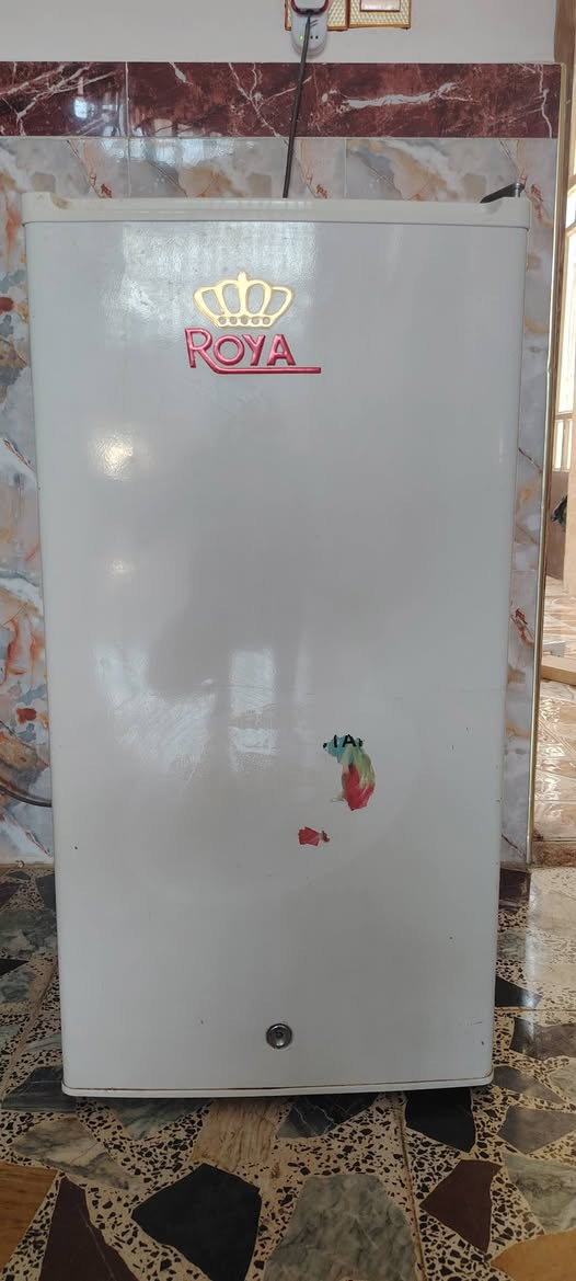 سلام عليكم 
براد عمودي اصلي تبريد فول سعره 300
مجمده عوزه غار بس سعره 125 
ثلاجه حجم صغير تبريد ثلج سعره 100 تجي تاخذ عل فحص  اي استفسار عل رقم ***********  كوت
