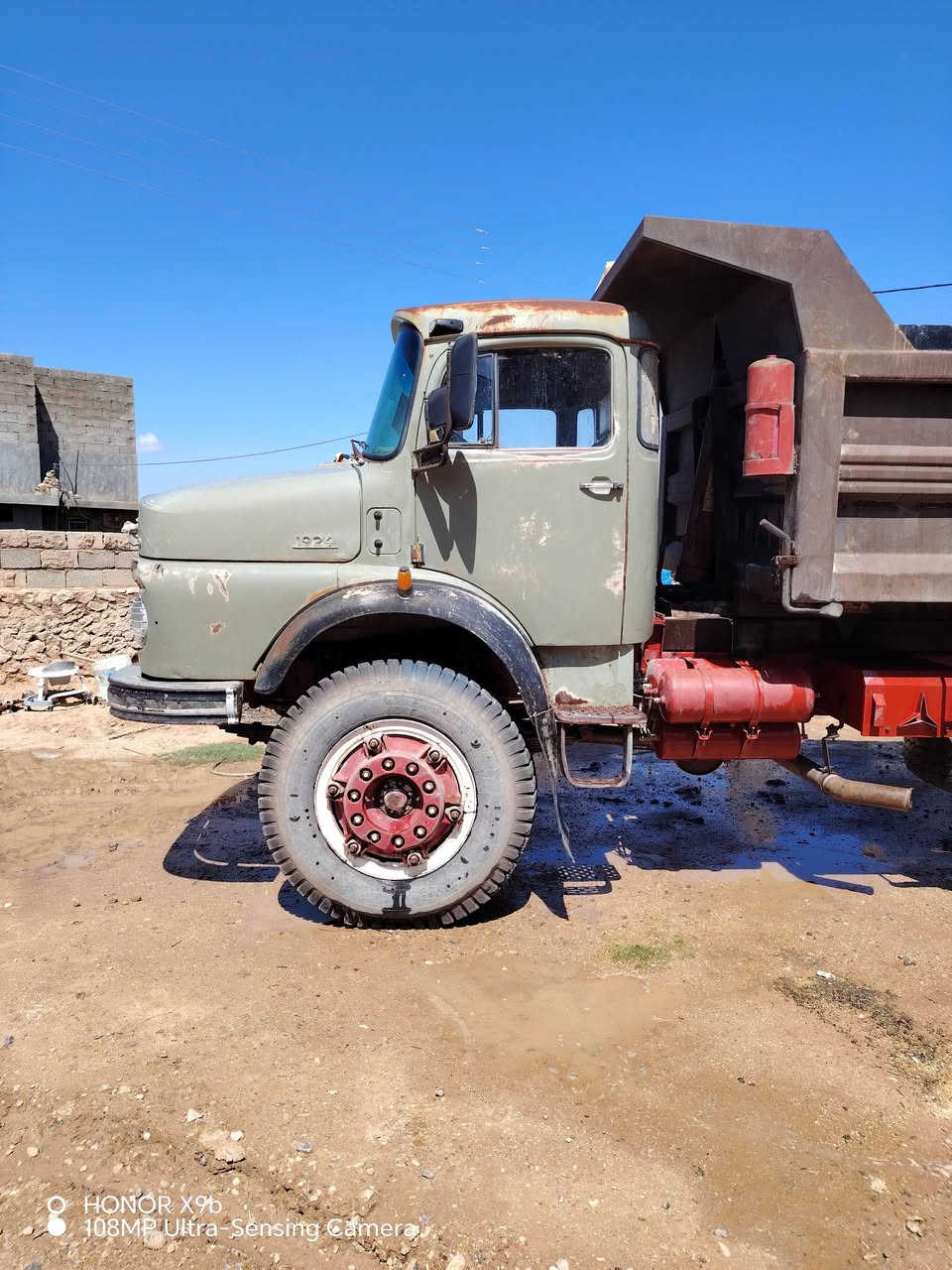 بسم الله الرحمن الرحيم
قجمه تك للبيع موديل 80 رقم بغداد انكليزي
 سياره مطوله تطوله بلاديه قماره بلاديه وضع شركة 
 محرك 55 مكفول من تنقيص او تبخير كير 25 فقسة
اكسل 17 بدي فصال جديد لف ترهم البيع بدي او شاصي
مكان سياره حديثه الانبار 
للاستفسار الاتصال على الرقم

 *********** بي واتساب
