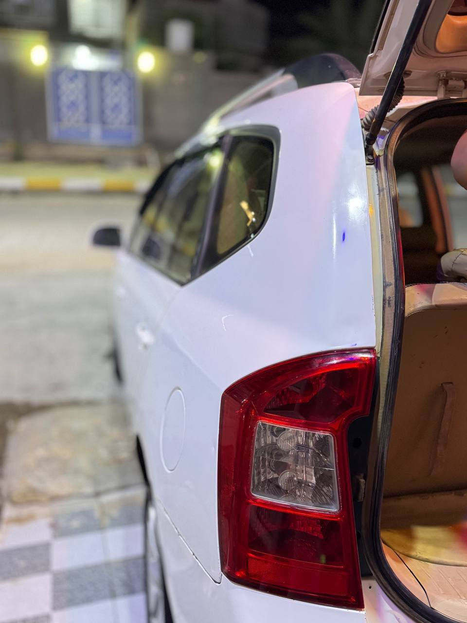 كياكارينز موديل2011 السياره خليجي المحرك2000 فتحه بلصقف السياره 7راكب السياره جاهزه من تبريد السياره فقط ضربه بل الجاملغ الخلفي الجه اليمنه  السياره سعره(105)  (بيع مستعجل) وهاذا رقمي ***********
