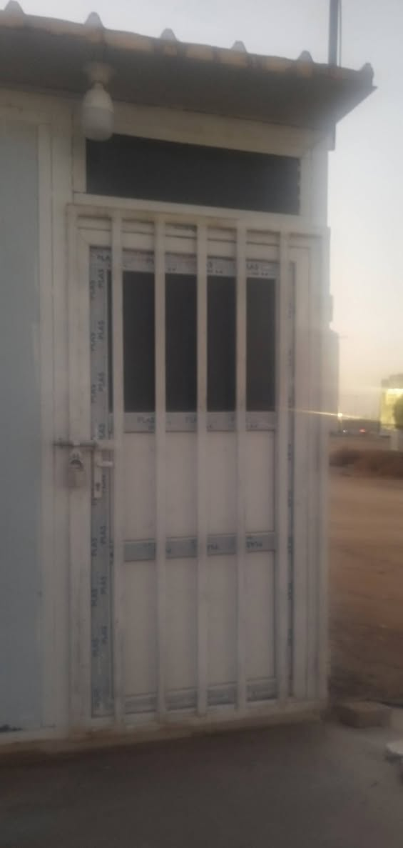 للبيع..... بسعر مناسب
#كرفان سندويش تركي قواطع #چنل شغل درجة اولى قياس الطول 7 متر في العرض 3 متر 
الارتفاع 3 متر.
مؤسس كهرباء وجاهز... مع قفص اضافي مخزن جينكو وحديد وسيم قياس 3 في 3 مع الباب 👇🏻
السعر(( 2 مليون وربع)) وبيه مجال
العنوان /الفلوجة _الشهداء 
***********
*********** اتصال وواتساب
