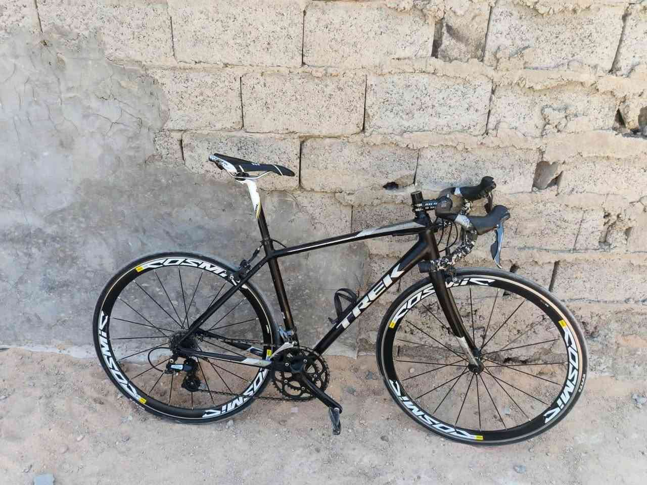 : Entry / Mid-Level Road Bik
TREK 

فريم ٤٨
ستيرن  + ركبه كاربون 
وياله كوزمك طرب 
سستم كلارس فقط العكرب التوس 8*2
دراجه رايدله ترتيب  
 السعر ٣٥٠ وقابل للتفاوض…
 أي ستفسار 
***********
