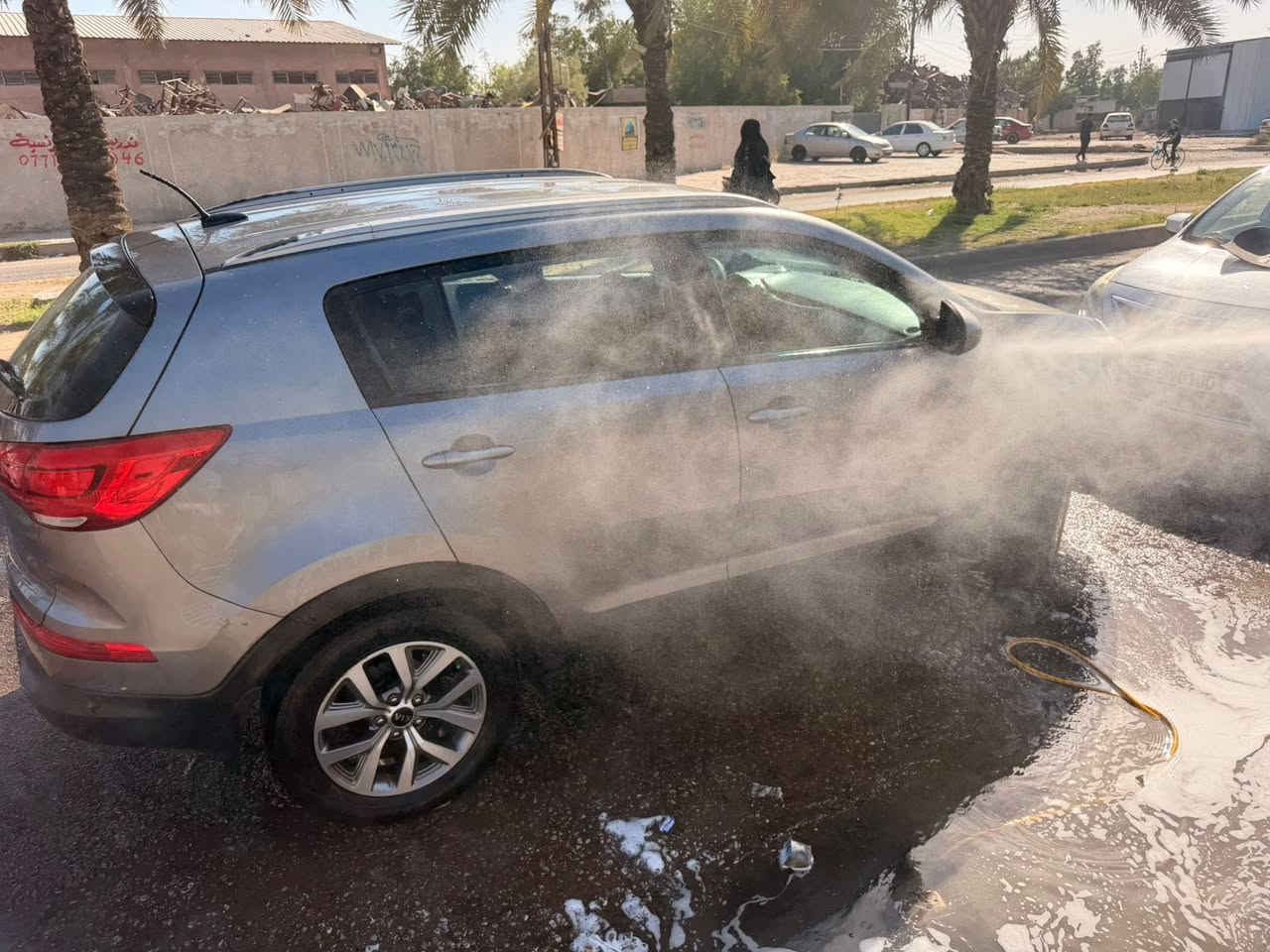 سلام عليكم للبيع سبورتج موديل 2016 وارد امريكي حادث قطعتين فقط والبنيد مبدل الباقي كفاله عامه رقم بغداد محرك 2400GDI خير من الله لاتنقيص ولا تبخير سياره جاهزه من كلشي السعر 133 وبيه مجال مكاني بغداد الشعب رقم ***********
