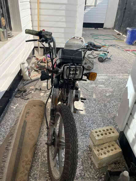 سلام عليكم ايراني سيفان دراجة شغاله مابيه شي عوزهة ميزانيه فقط كهربايات شغاله سعره150 وبيهة مجال قليل مكاني بغداد الشعب الاستفسار***********
