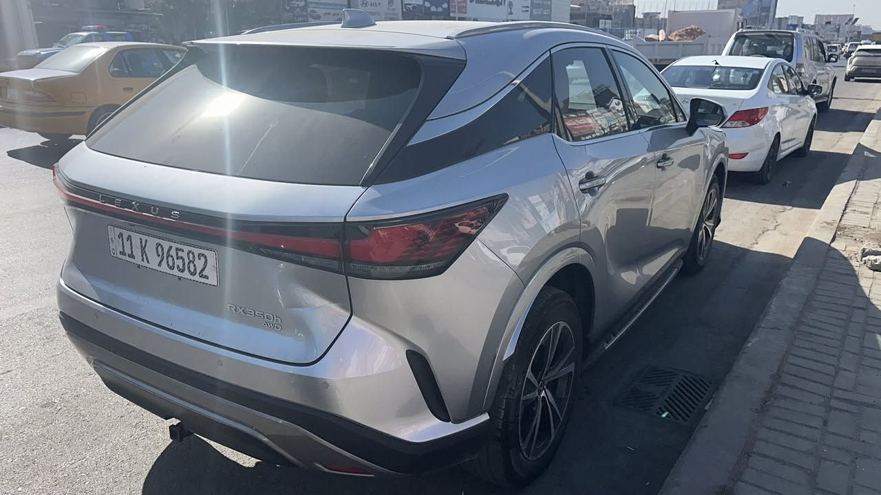 السلام عليكم لكزسRX 350 موديل 24 ماشي 14 الف رقم بغداد بسمي سعره 35 الف بي مجال ***********
