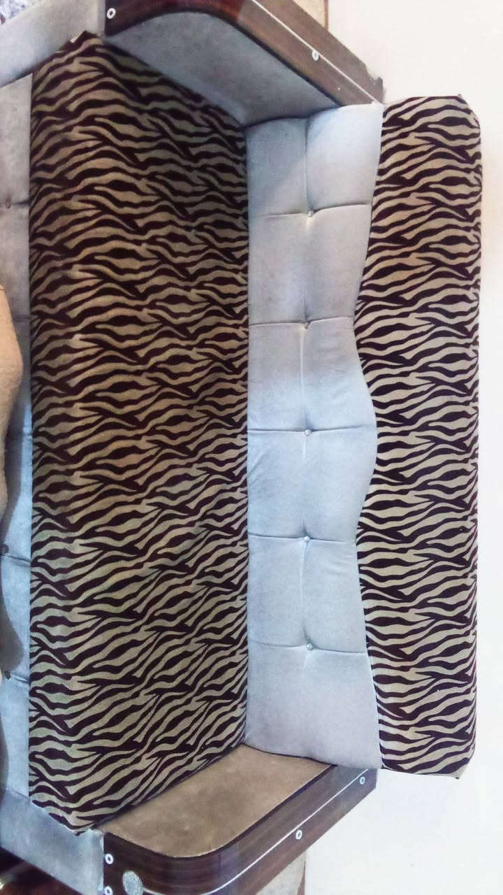 السلام عليكم يوجد تخم قنفات  ٦ قطع عشرة نفرات نضيف  جدا للبيع للاستفسار *********** المكان بغداد الرصافه
