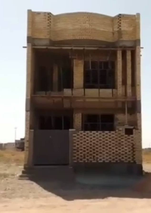 بسم الله الرحمن الرحيم
نجاز كروب 
 للمقاولات الهندسيه    عن عروض لبناء الدور والبنايات وبأسعار تنافسية وبأشراف كوادر هندسية متخصصة في مجال البناء والتصميم
سعر الهيكل200 الف دينار للمتر المربع الواحد
سعر تسليم المفتاح450الف دينار للمتر المربع الواحد
ملاحظه: لا نعمل بنضام  الاقساط
صيغة الدفع:  دفعات  على مراحل الانجاز لحين اكمال العمل وحسب المواصفات التالية:
1 – تنظيف الارض بصورة جيدة بأزاله 10-15 سنتمتر من التربة
2 – فرش طبقة من الجلمود ويحدل بصورة جيدة(اذا كانت التربة طينية)
3- فرش طبقة من السبيس ويحدل بصورة جيدة
4 – رش مادة الكلوردين المضادة للارضة والحشرات
5 – فرش نايلون زراعي سميك بعد الحدل
6 – عمل منظومة مجاري متكاملة حسب المخطط بأنابيب 4 انج ( الشريف المصري او الالماني)
7 – تسليح الاساس(الرفت) بحديد ff او تركي خاضع للفحص مع عمل جسور ارضية حسب المخطط
8 – صب الاساس ( الرفت ) بأرتفاع 40 سنتمتر.
9 – البناء وتقطيع البيت بواسطة الطابوق الجمهوري الخالي من الاملاح وحسب المخطط 
المتفق عليه
10 – صب السقف بأرتفاع 20 سنتمتر مع عمل رباط كونكريت فوق الاضلع بأرتفاع 30 سنتمتر
11 – تقطيع الطابق الثاني بالطابوق الجمهوري (9 انج) 
12 – صب الطابق الثاني بنفس مواصفات الطابق الارضي مع التقطيع حسب المخطط
13 – ارتفاع الطابق الارضي 3.20 متر والطابق الثاني 3 متر
14 – تأسيس الصحيات للماء بوري P.P.R بلاستك (امل الشريف او تركي) للحمامات والمطبخ 
15 – تأسيس الكهربائيات بوري للسقوف والجدران مع واير سعودي او اردني وحسب الاحمال
16 – تغليف الجدران الداخلية بياض مساطر (جص+بورك) 
17 – الابواب الداخلية للغرف خشب لايتجاوز سعر الباب 200 دولار
18 – الشبابيك حديد او المنيوم تركي سراي مع فريم وعمل كتائب حسب الاتفاق مع صاحب الدار
19 – ابواب الحمامات P.V.C
20 – تغليف جدران الحمامات والمطبخ بسراميك هندي درجه اولى بسعر لايتجاوز 10 دولار للمتر المربع الواحد
21 – تغليف الارضية مرمر باحث لايتجاوز 15دولار  للمتر المربع والطابق العلوي بورسلاين درجه اولى شركة ايفا او الميلاد
22الواجها تغلف مع التطعيم بالحجر أو حجر القرض بركاني بورسلايناو مرمر حسب الاتفاق مع الزبون
23 – سيت الصحيات للحمامات تركي بسعر لايتجاوز 200 دولار
24 – محجرات الدرج المنيوم
25 – بايات الدرج مرمر حسب اختيار الزبون لايتجاوز 15دولار
26 – تغليف السطح اشتايكر مع فلين عازل
27 – عمل منظومة كاملة للستلايت والانترنت وكاميرات مراقبة
28 – وضع سخان 120لترمع مفرغة هواء وخزان ماء سعة 1000 لتر 

المخططات الهندسية والمعمارية على حسابنه مجانا  بالاضافة اذا كانت الارض تحتوي على عقار قابل للهدم يكون مجانا على حساب المكتب اذا كانت كبيره

**ا لايتعامل بنظام الاقساط   دفعات  على مراحل الانجاز شريطة العمل المتواصل لحين اكمال العمل للمعلومات  ***********✓***********
