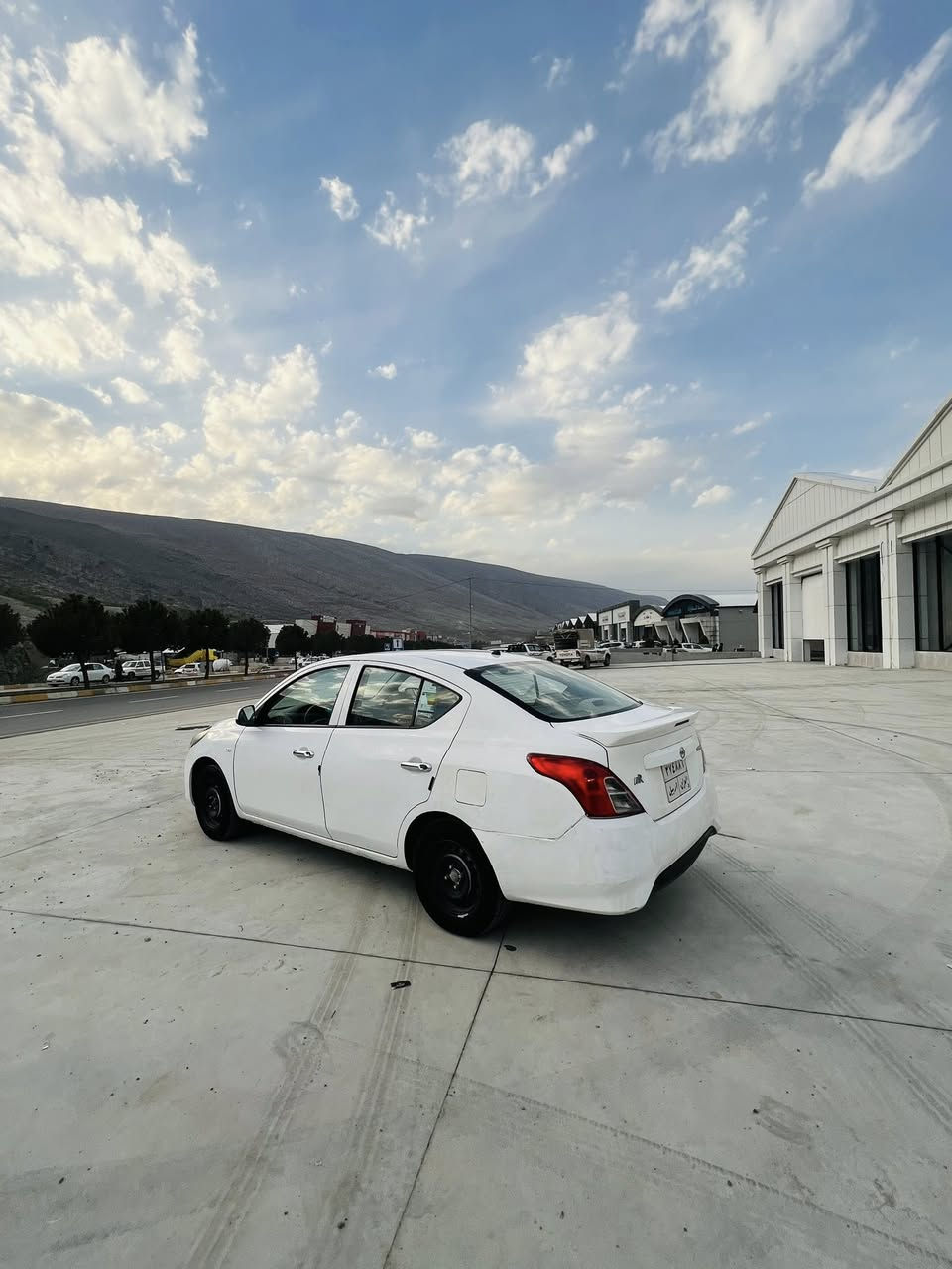 نيسان لاكشمي باي ٢٠١٨  كير عادي ٢ بارجةي ١٣٠ رويشتووة بوياغ ١١  وةرةقة غرامةي لة سةرة هةمووي دةديتةوة سعري ٧٧ معامةلة ***********
