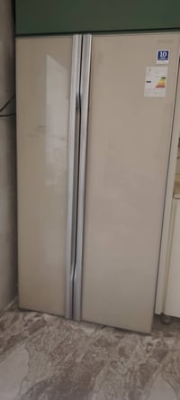 للبيع ثلاجة هيتاشي ٢٦ قدم بابين استعمال قليل وكالة احمد العبيدي للتواص...
